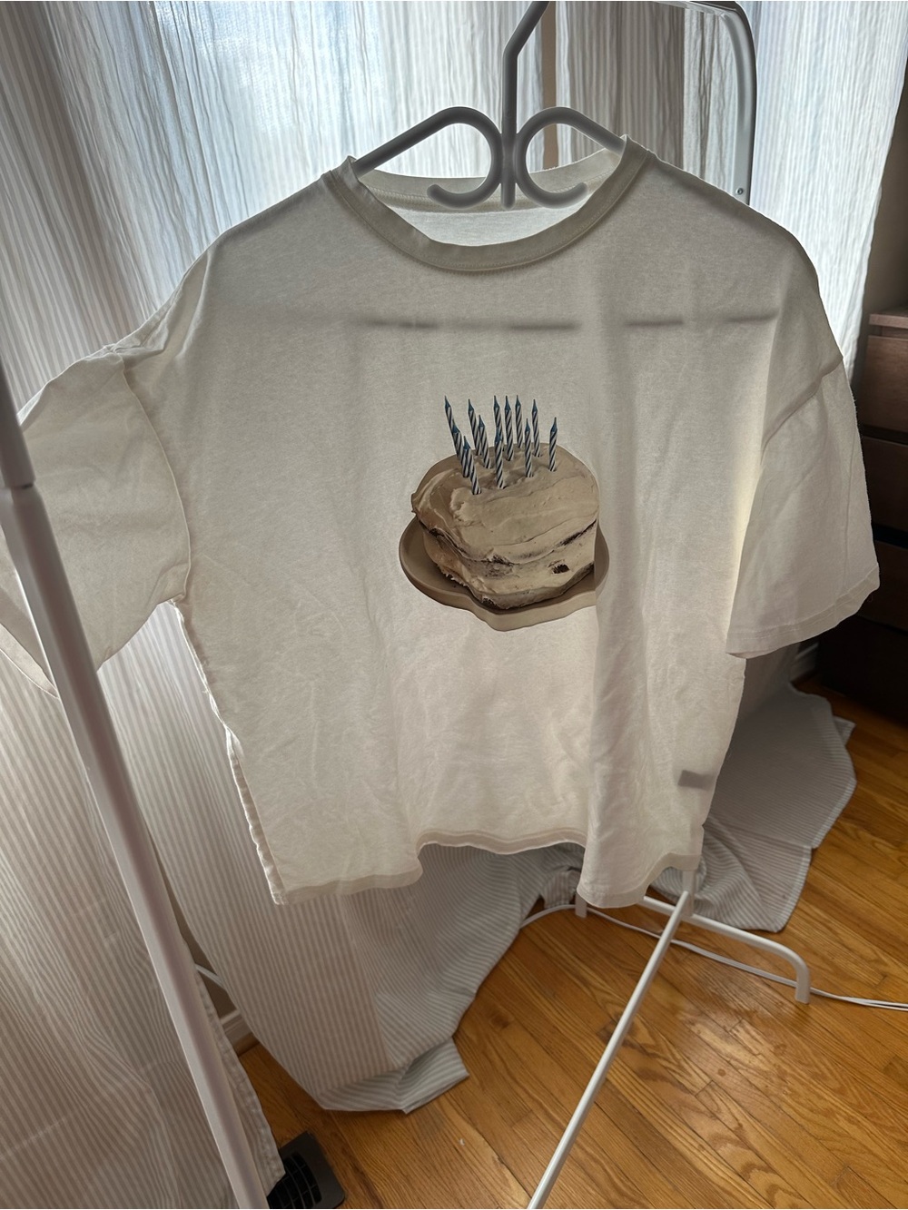 Classic Cream Graphic T-Shirt with Cake Print - Unbranded